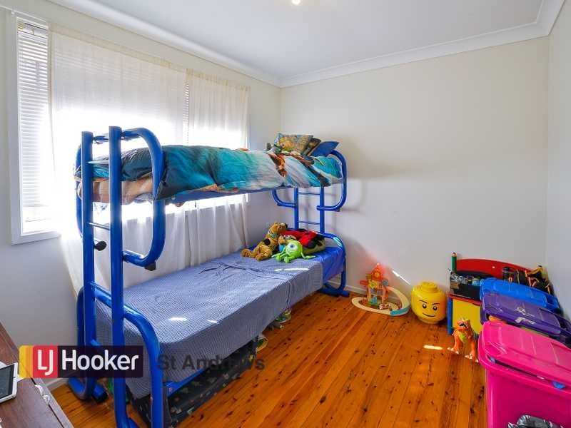7 Campbell Close, Minto NSW 2566