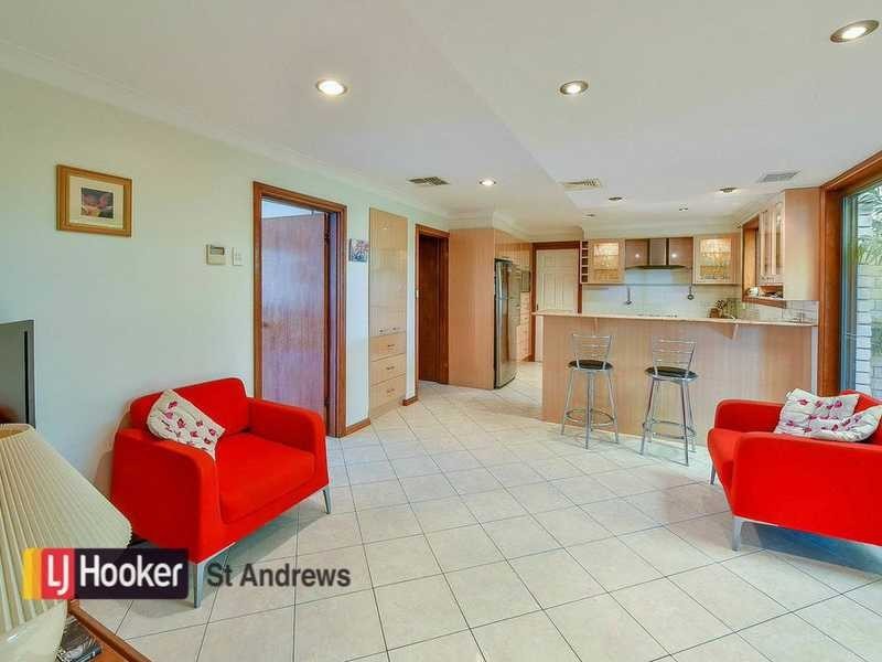 8 Edinburgh Crescent, St Andrews NSW 2566