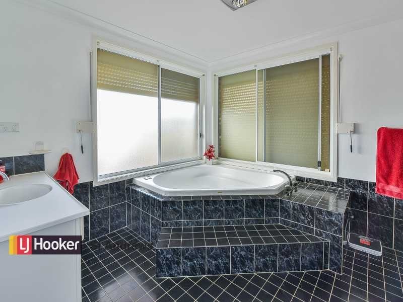 60 Cornelian Avenue, Eagle Vale NSW 2558