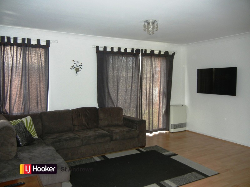 33 Mackillop Crescent, St Helens Park NSW 2560