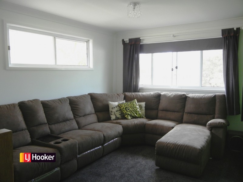33 Mackillop Crescent, St Helens Park NSW 2560