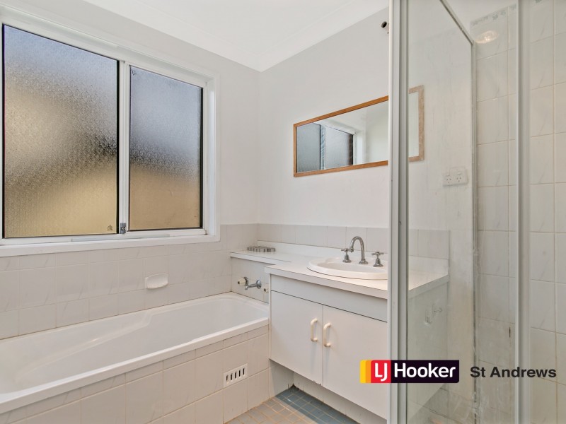 33 Mackillop Crescent, St Helens Park NSW 2560