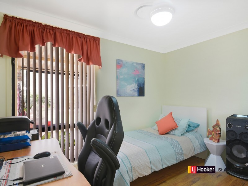 1 Burkhart Place, Minto NSW 2566