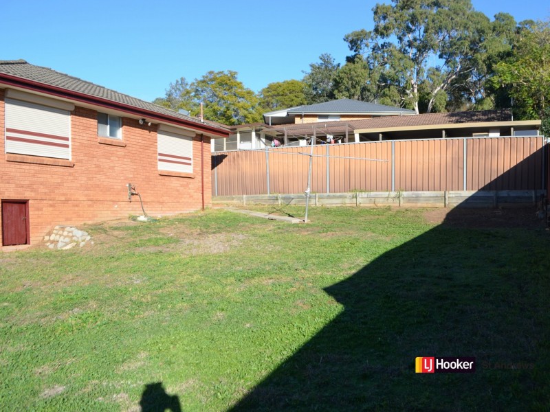 3 Dolomite Place, Eagle Vale NSW 2558