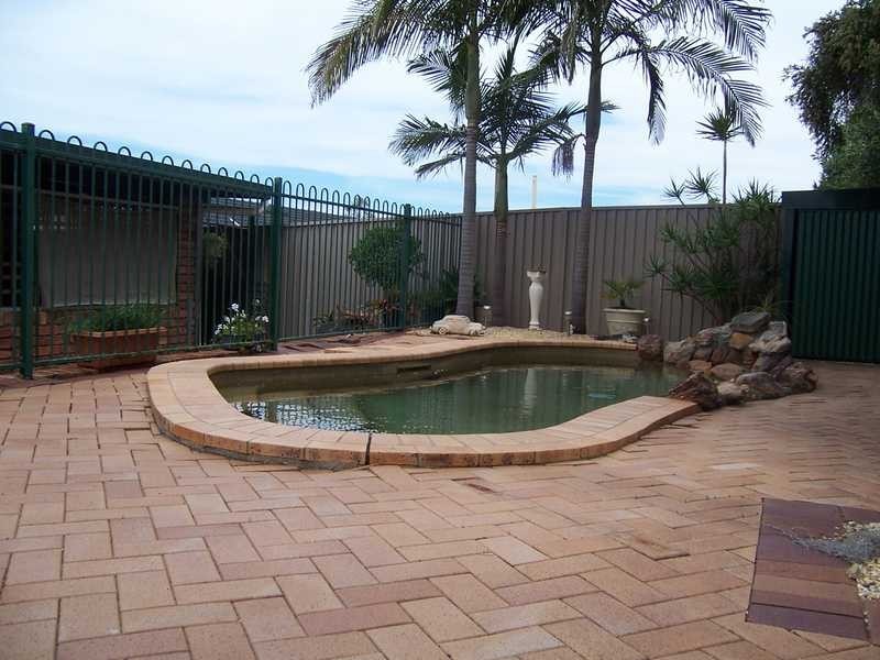 16 Emerald Drive, Eagle Vale NSW 2558