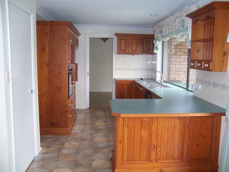 49 Edinburgh Crescent, St Andrews NSW 2566