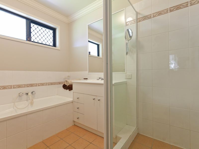 36 Holland Cres, Wynnum West QLD 4178