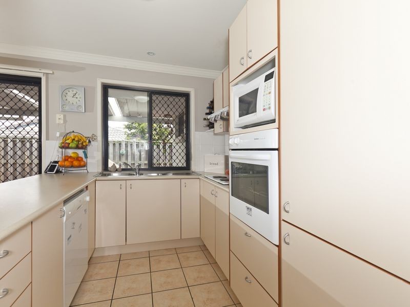 36 Holland Cres, Wynnum West QLD 4178