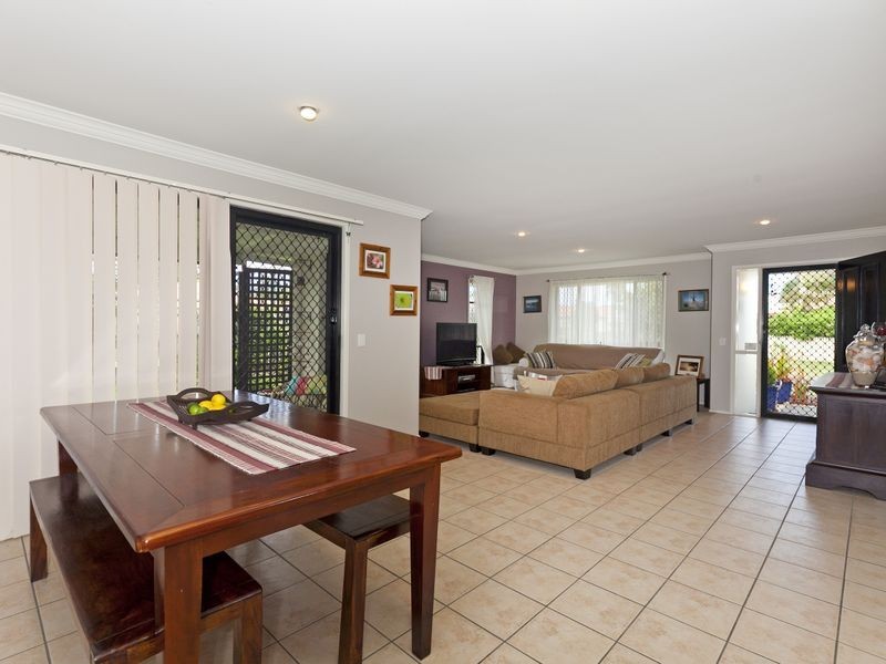 36 Holland Cres, Wynnum West QLD 4178