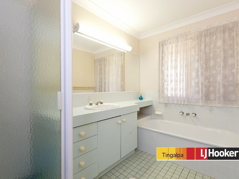 2 TREVALLY CRESCENT, Manly West QLD 4179