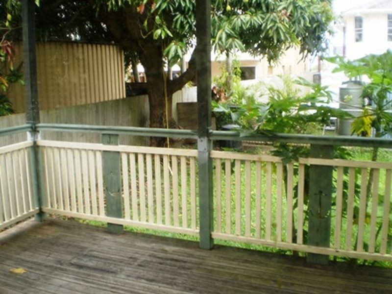 14 STEWART PDE, Manly QLD 4179