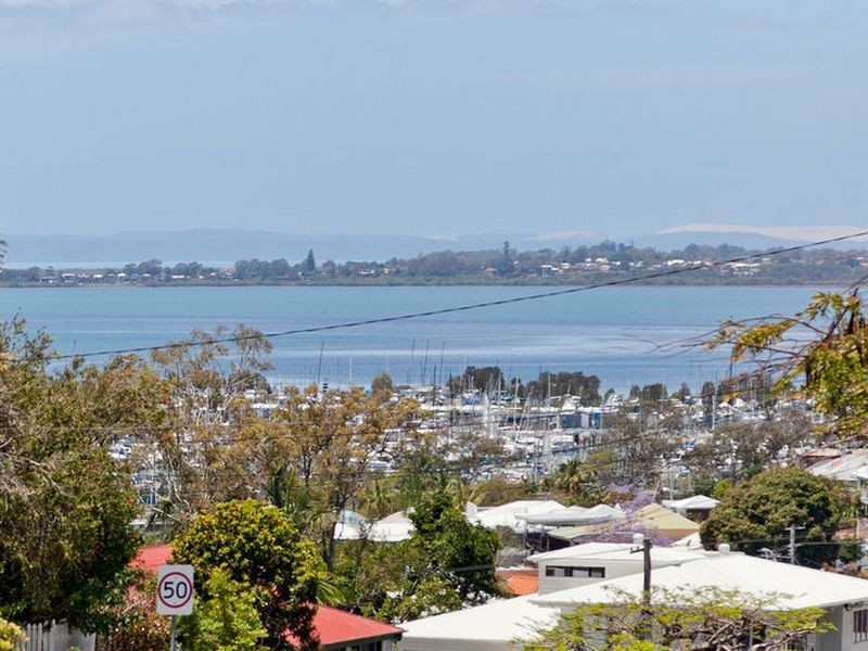 110 Gordon Pde, Manly QLD 4179