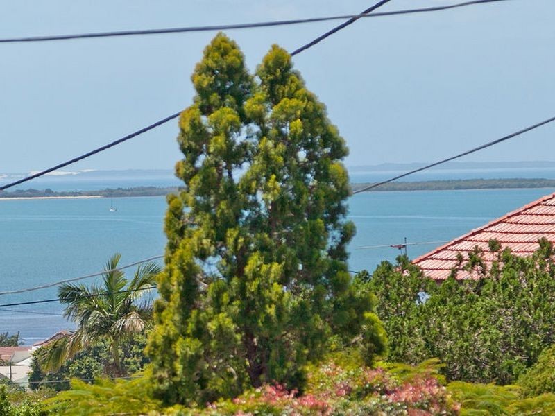 110 Gordon Pde, Manly QLD 4179