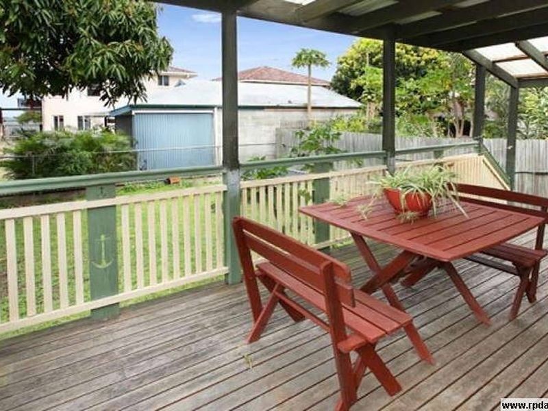 14 Stewart Parade, Manly QLD 4179