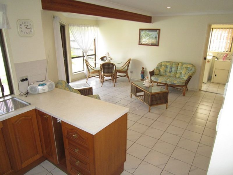 145 Meadowlands Road, Carindale QLD 4152