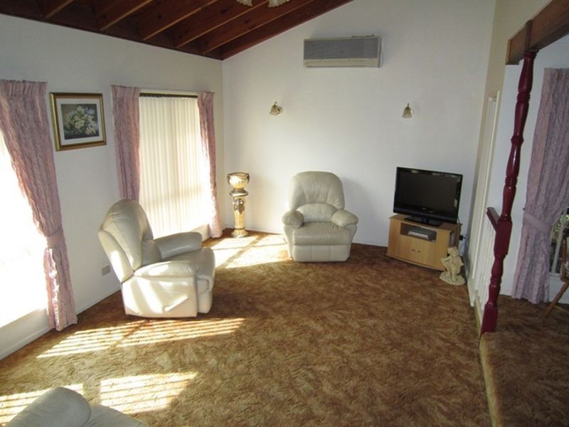 145 Meadowlands Road, Carindale QLD 4152