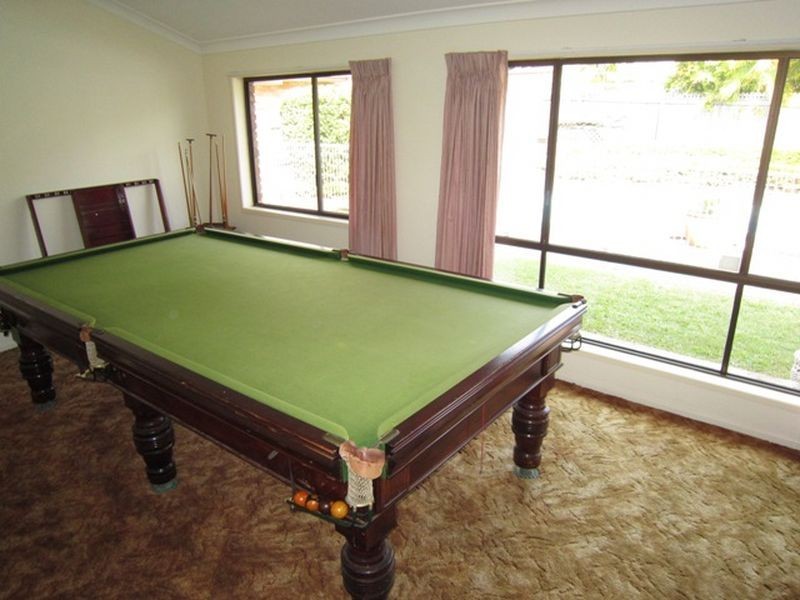 145 Meadowlands Road, Carindale QLD 4152