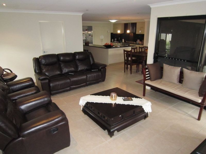 43 Senden Cres, Manly West QLD 4179