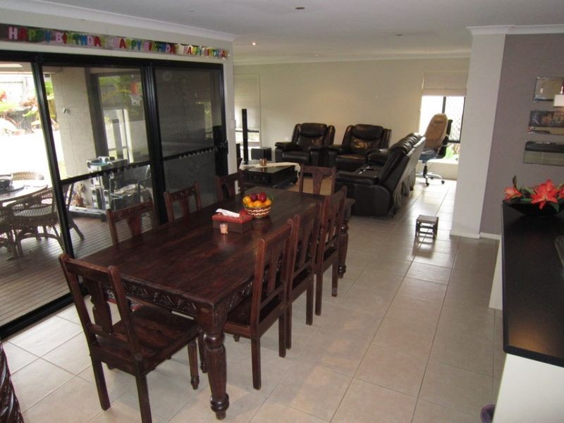 43 Senden Cres, Manly West QLD 4179