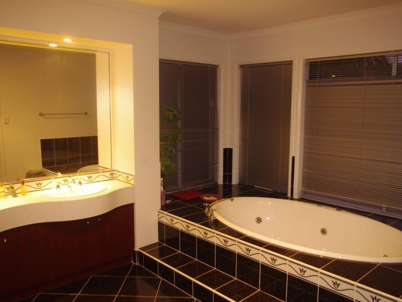 57 Silky  Oak Cres, Carindale QLD 4152