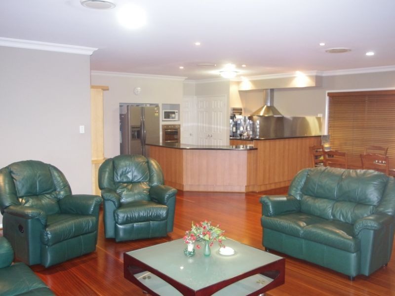 57 Silky  Oak Cres, Carindale QLD 4152