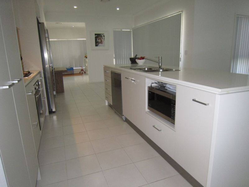 62 hIGHLAND CRES, Belmont QLD 4153