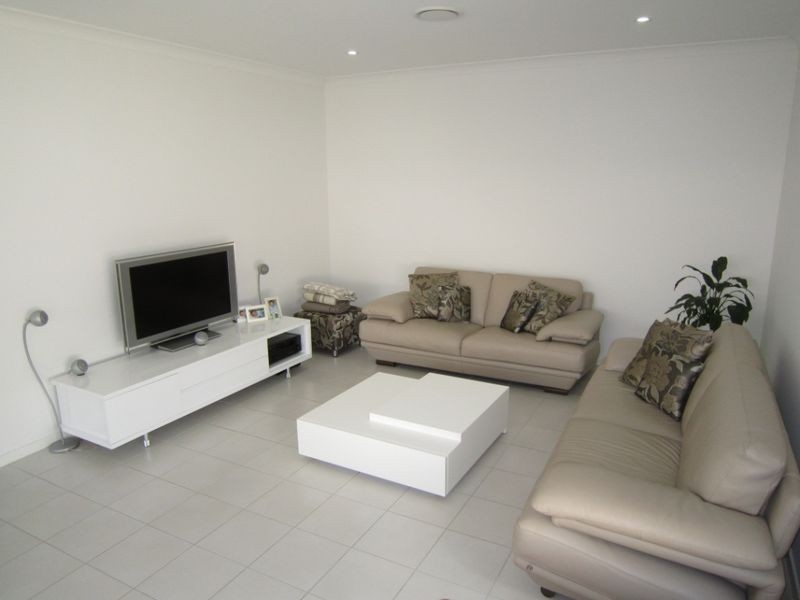 62 hIGHLAND CRES, Belmont QLD 4153