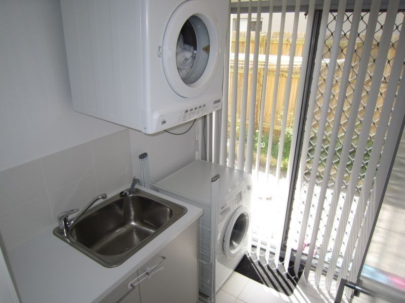 62 hIGHLAND CRES, Belmont QLD 4153