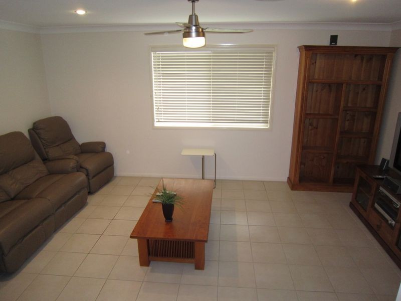 51 Olsen Cres, Wakerley QLD 4154