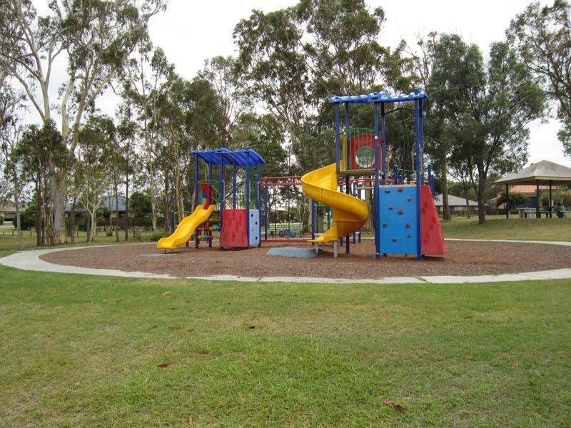 51 Olsen Cres, Wakerley QLD 4154