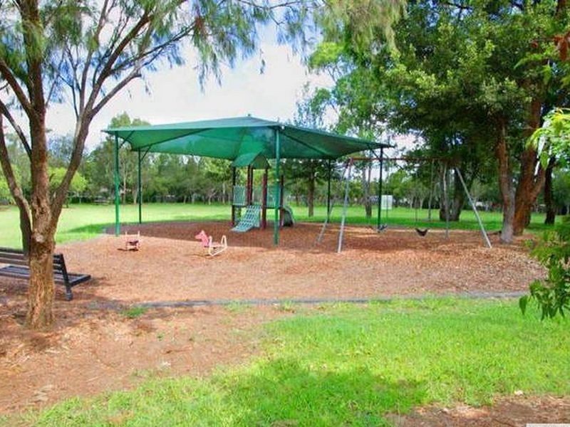 8 MAXWELL PL, Wynnum West QLD 4178