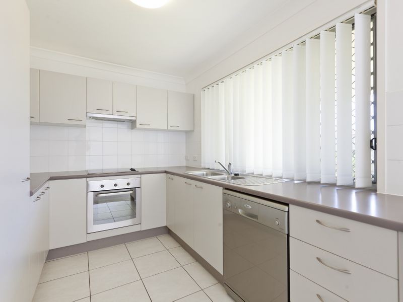 8/110 LEXEY CRES, Wakerley QLD 4154