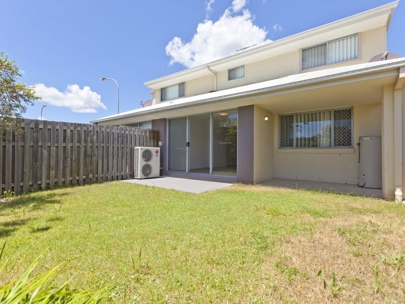 8/110 LEXEY CRES, Wakerley QLD 4154