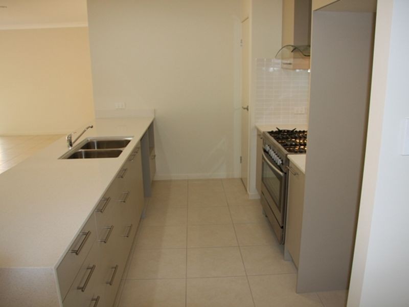 27 Bridgewater Place, Lota QLD 4179