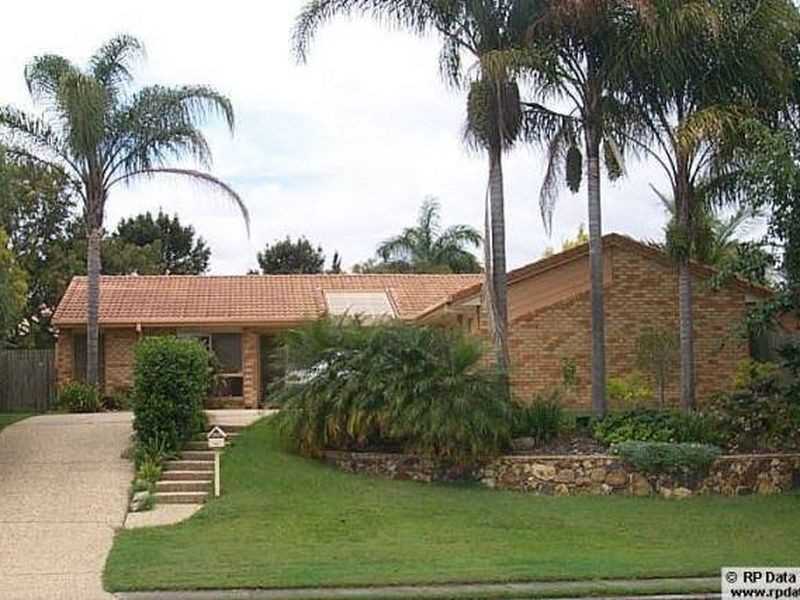 147 Meadowlands Rd, Carindale QLD 4152