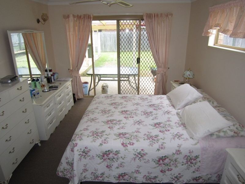 147 Meadowlands Rd, Carindale QLD 4152