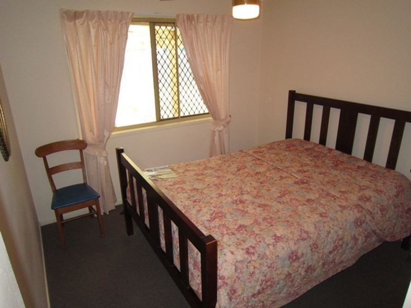 147 Meadowlands Rd, Carindale QLD 4152