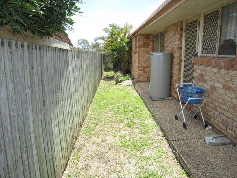 147 Meadowlands Rd, Carindale QLD 4152