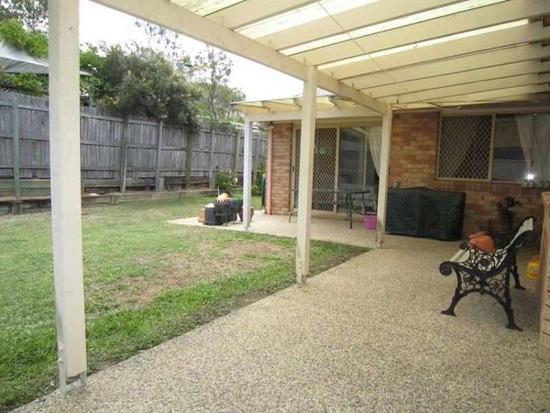 147 Meadowlands Rd, Carindale QLD 4152