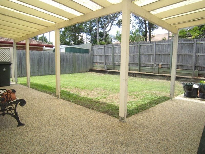 147 Meadowlands Rd, Carindale QLD 4152