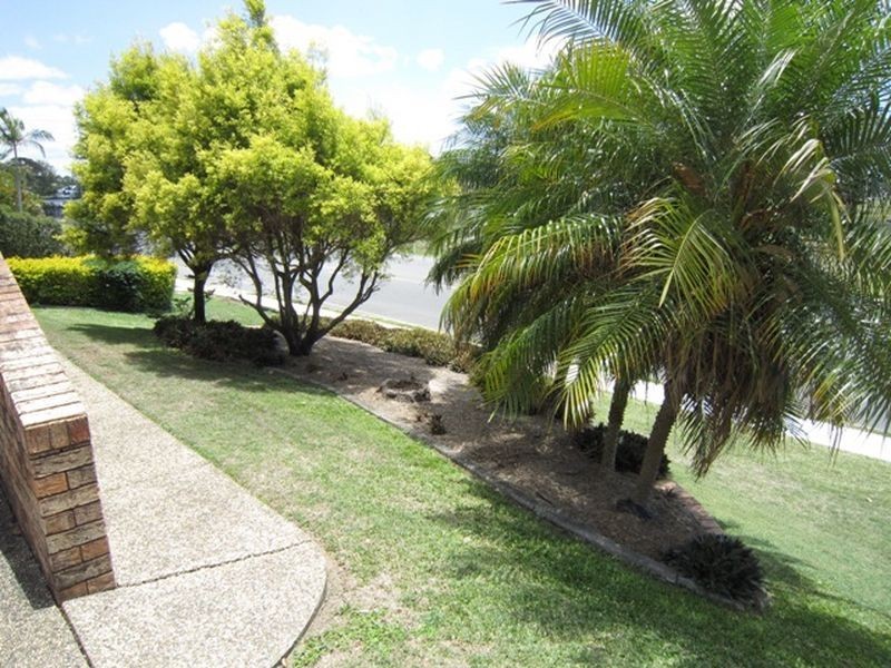 147 Meadowlands Rd, Carindale QLD 4152