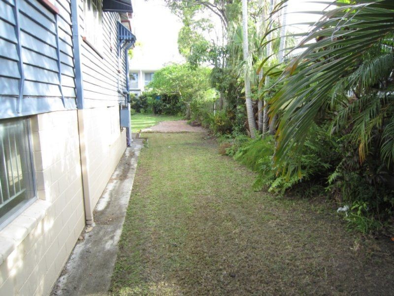 126 Barton Rd, Hawthorne QLD 4171