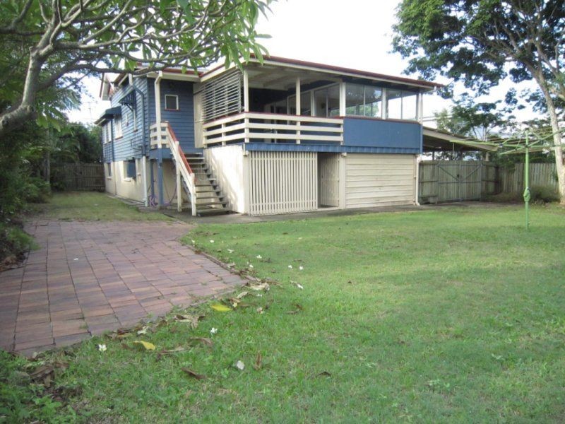 126 Barton Rd, Hawthorne QLD 4171