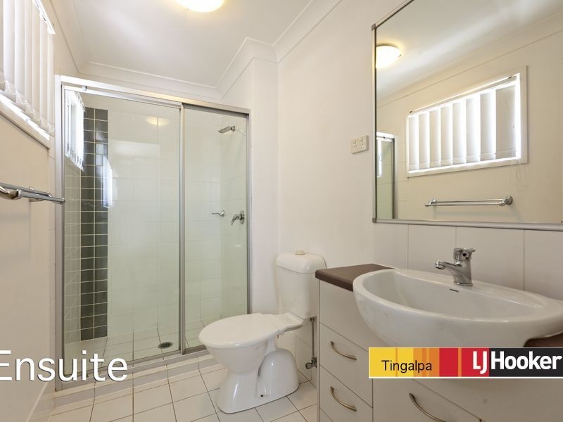 8/110 Lexey Cres, Wakerley QLD 4154