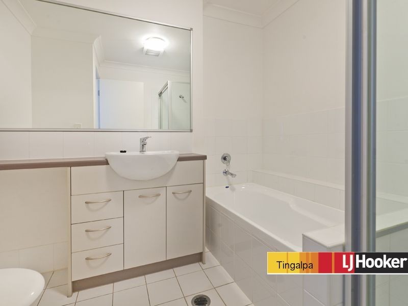 8/110 Lexey Cres, Wakerley QLD 4154
