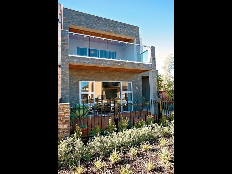 5 Morphett Pl, Mawson Lakes SA 5095