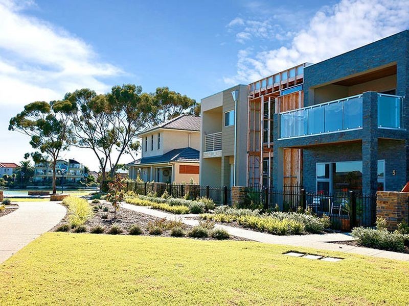 5 Morphett Pl, Mawson Lakes SA 5095