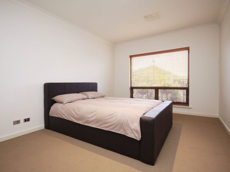 11 Innes Circuit, Mawson Lakes SA 5095