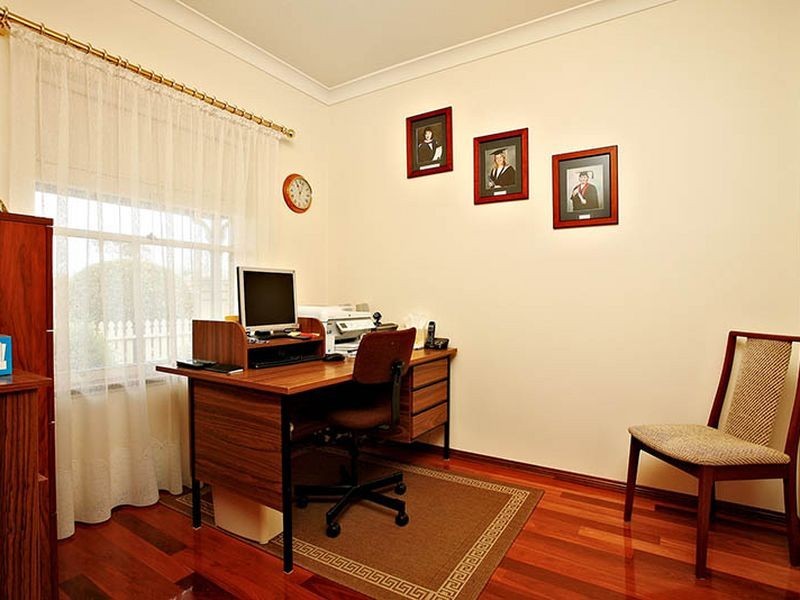 9 Grassmere Pl, Mawson Lakes SA 5095