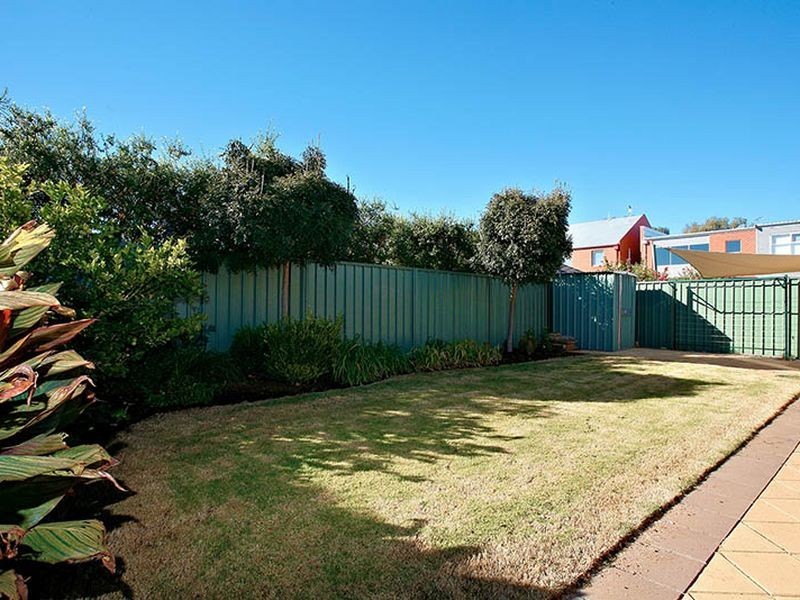 4 Maple Circuit, Mawson Lakes SA 5095